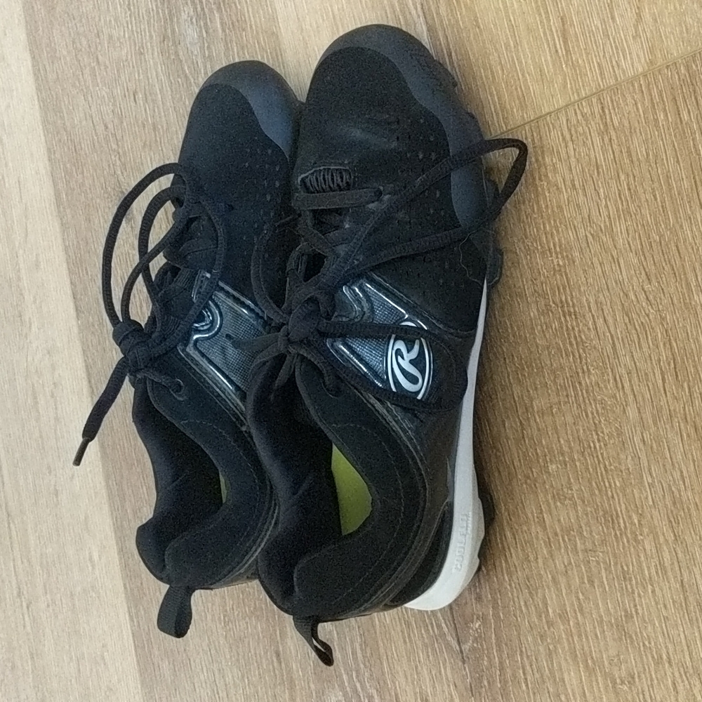 Baseball cleats